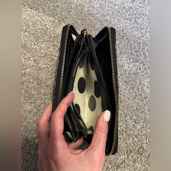 Kate Spade Zip Around Wallet ♠️ - Picture 6 of 8